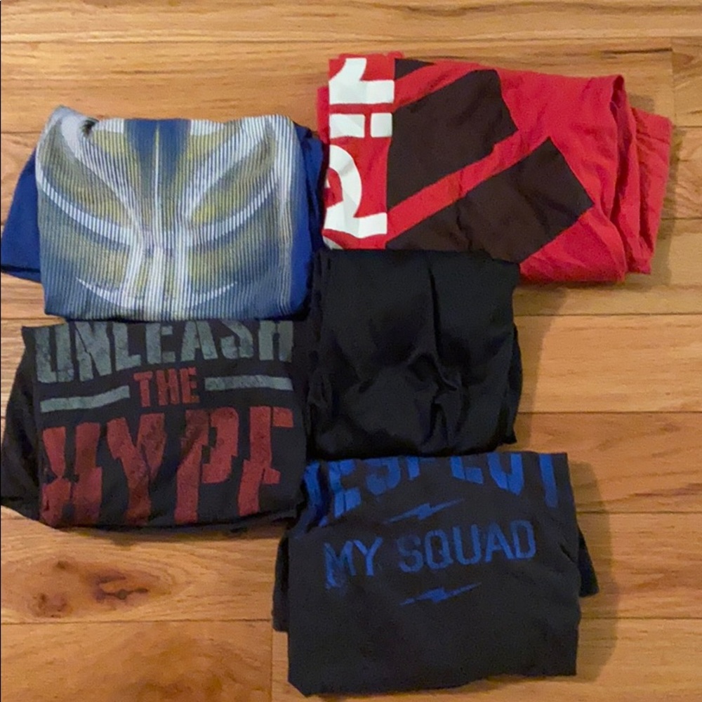 5 boys Under Armour tshirts